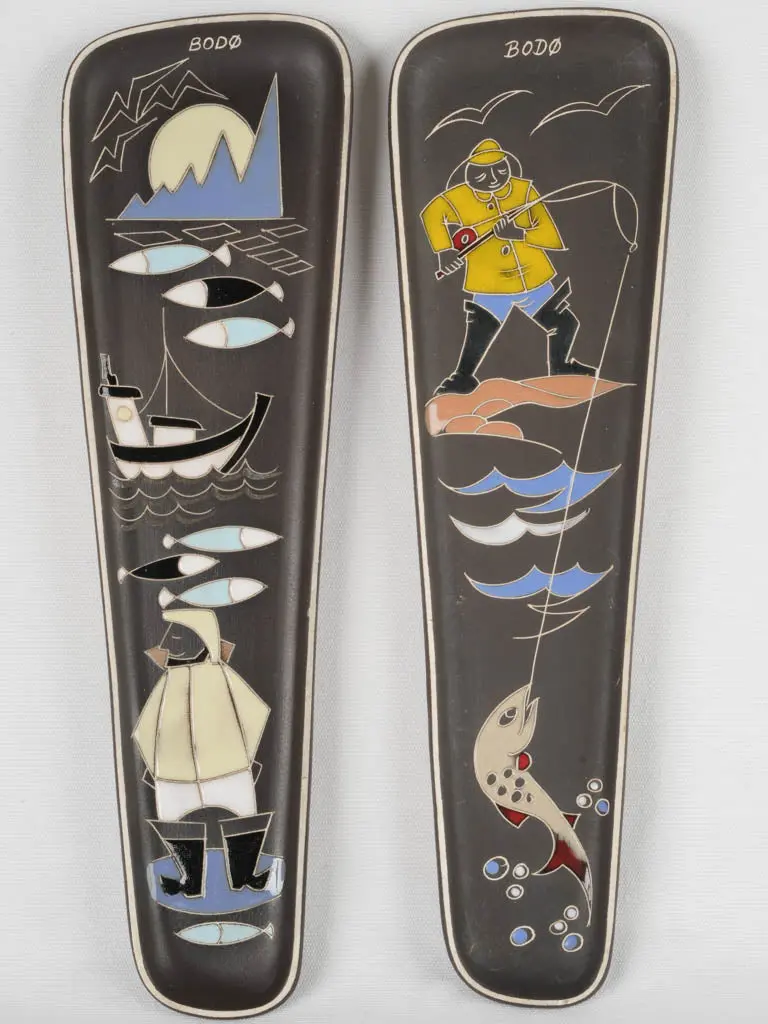 Arnold Wiggs Fabrikker Pair Of Large Wall Plates – 19.75 Inches 1