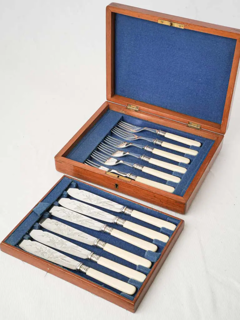 Victorian Fish Serving Set For Six With Engraved Blades And Velvet-Lined Case 1
